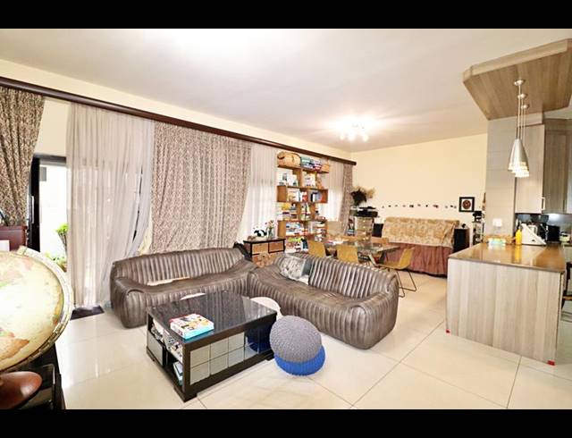 3 BEDROOM TOWNHOUSE FOR SALE IN DOWERGLEN EXT 4